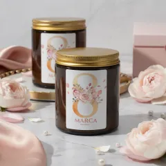 8 Marca - świeca sojowa na Dzień Kobiet 180 ml, pistacja i karmel
